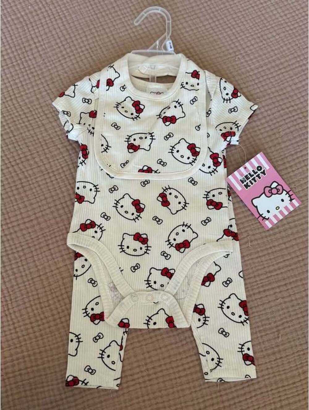 3-6m. NWT Hello Kitty Baby Girl 3 Piece Outfit Set